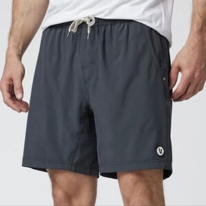 Vuori Kore 7.5" Lined Short Dark Grey